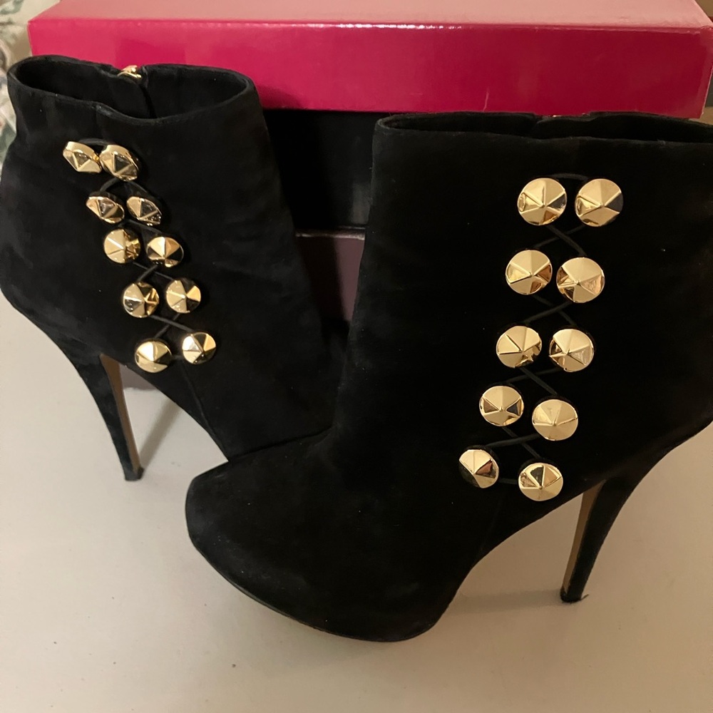 Vince Camuto stiletto booties Jardine studded heels size 6